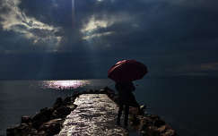 tó esernyő címlapfotó felhő eső stég és móló fény