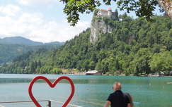 Bledi vár a tó partján,Szlovénia