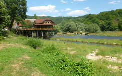 Az Una folyó egyik kisebb ága Bosanska Krupa-nál, Bosznia
