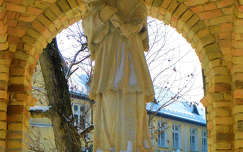 Szobor.