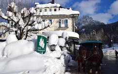 alpok ház hegy hintó címlapfotó tél