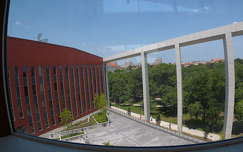 A Nemzeti Közszolgálati Egyetem Üllői úti épületének részlete.