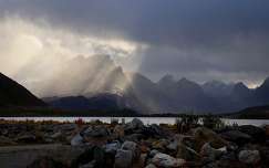 norvégia hegy felhő kövek és sziklák skandinávia fény