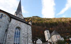 Hallstatt, Evangelische Pfarrkirche Hallstatt & Pfarrkirche Mariä Himmelfahrt (Maria am Berg), Salzkammergut, Ausztria
