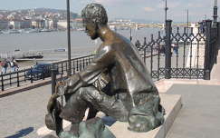 Budapest,József Attila szobra