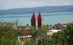 Balatonfüred, Vörös templom tornyai