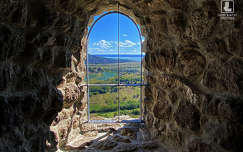 ablaknyílás a Szigligeti várban