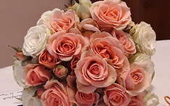 virágcsokor és dekoráció rózsa névnap és születésnap