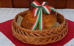 Augusztus 20.-i nemzeti ünnep, Szent István király ünnepe,államalapítás ünnepe, új kenyér ünnepe.