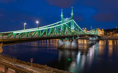 címlapfotó duna híd éjszakai képek szabadság híd budapest magyarország folyó