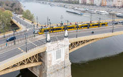 Margit híd és a sárga villamos...