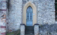 Mesebeli ajtó a Veszprémi várban.