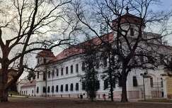 Tata Eszterházy kastély