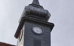 Vác, óra, kereszt, épület