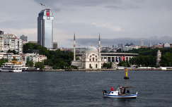 isztambul címlapfotó hajó törökország mecset