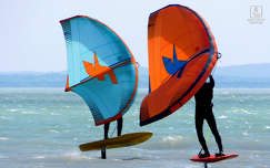 A Naish Wing-Surfer egy felfújható szárny. A windsurf és a kiteszörf keresztezése, de kötélzet nélkül!
