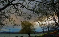 Eső utáni fények és színek a Balaton partján.
