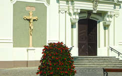 Szent Péter és Pál apostolok-templom bejárat - Baja