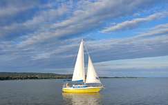 Balaton, vitorlás, felhők