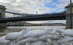 híd duna budapest magyarország folyó lánchíd árvíz