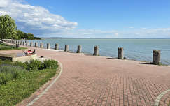 Balatonkenese, napórán pihenő
