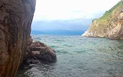 Tengeri barlangból