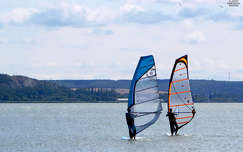 szörfösök a Balatonon