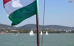 Balaton, vitorlások, zászló