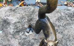 gyűrűsfarkú maki, majom, szobor