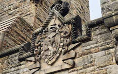 A szobor a falon mintha most is őrizné a skót szabadságot. William Wallace- emlékmű - Stirling, Skócia