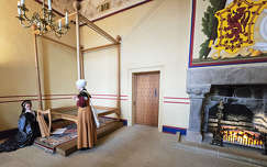 A termekben korhű ruhákba öltözött alakok keltették életre a múltat.  - Stirling Castle, Skócia