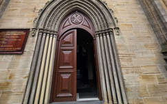 Metropolitan Cathedral of St Andrew
– a 19. századi székesegyház főkapuja, Glasgow, Skócia