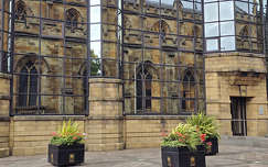 Tükörben a Metropolitan Cathedral of St Andrew – a 19. századi székesegyház - Glasgow, Skócia