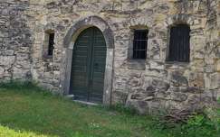 Páty, pincesor