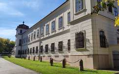 Tata, Esterházy-kastély