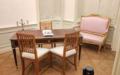 Tata, Esterházy-kastély, bútorok