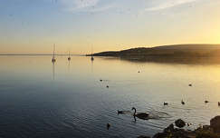 Balatonalmádi, lemenő Nap fénye