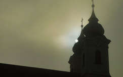 Tihanyi Bencés Apátság, Nap a köd mögött