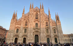 Olaszország legnagyobb temploma, a milánói dóm.
