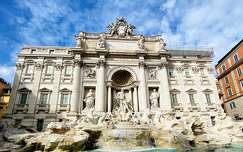 Róma egyik legnagyobb szökőkútja a Trevi-kút.
