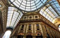 II. Viktor Emánuel olasz király nevét viselő bevásárlógaléria Milánóban.