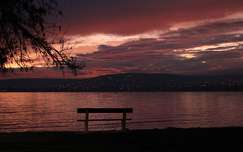 Alkonyat fényei Balatonfűzfőn.