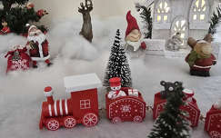 Ünnepi dekorációm - Kívánom, hogy a Mikulás ma nálatok is hagyjon
egy csipetnyi varázslatot a reggelben.