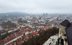 Szlovénia, Ljubljana a ködben.