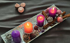 A harmadik gyertya rózsaszín fénye: örülni a családnak, a csendnek, a készülődés meghittségének.