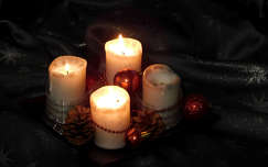 A harmadik gyertya fénye: örülni a családnak, a csendnek, a készülődés meghittségének.