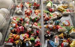 karácsony, karácsonyi dekoráció, karácsonyfadíszek angyal, gomba, méhecske, vonat, csizma, Mikulás motor, házikó, traktor,tél