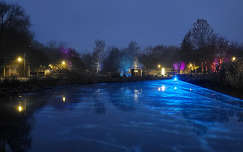 Veszprém, ünnepi fények a Kolostorok és Kertek parkban.