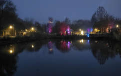 Veszprém, ünnepi dekoráció a Kolostorok és Kertek parkban.