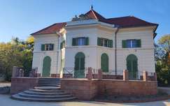 Tata, Angolkert, Nyári lak